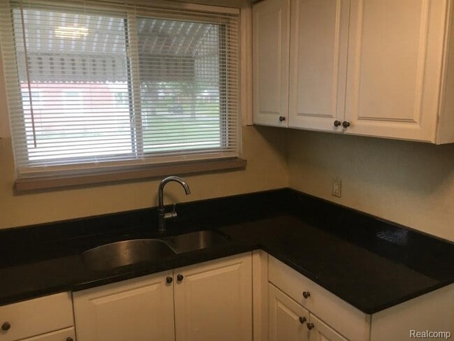 Building Photo - 12851 Rosemary Blvd