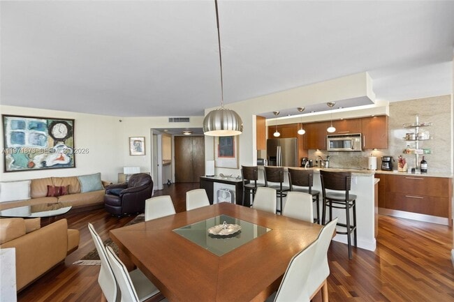 Building Photo - 1000 W Island Blvd