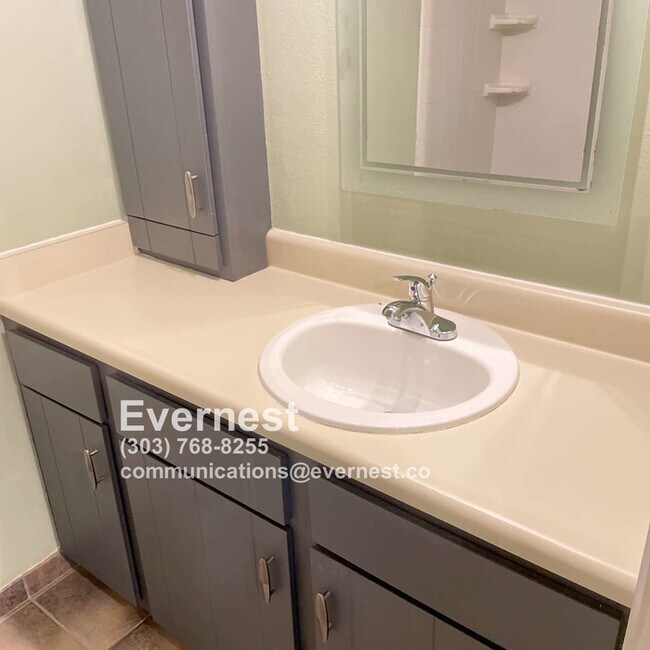 Building Photo - Cozy 2 Bed & 2 Bath Condo in Denver / Pet-...