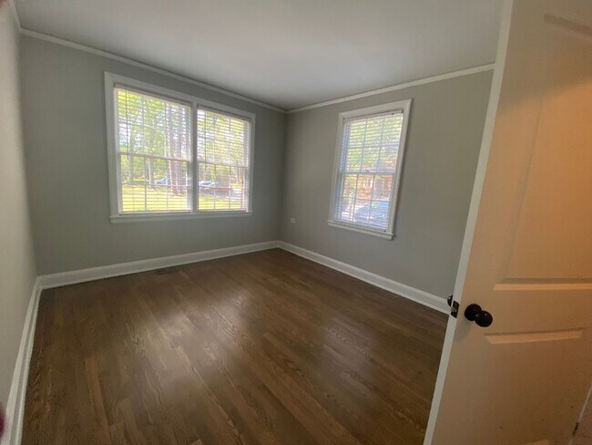 Building Photo - 1 Bedroom 1 Bathroom Unit-First Floor