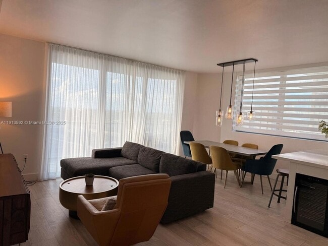 Building Photo - 121 NE 34th St