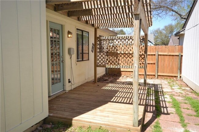 Building Photo - 1105 Green Valley Cove