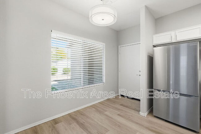 Building Photo - 534 E Bartlett Way