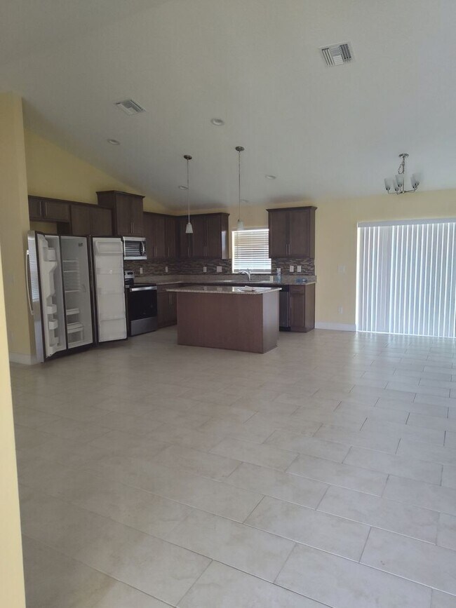 Building Photo - Spacious 4BR/2BA Home in Oaks at Ocala Cro...