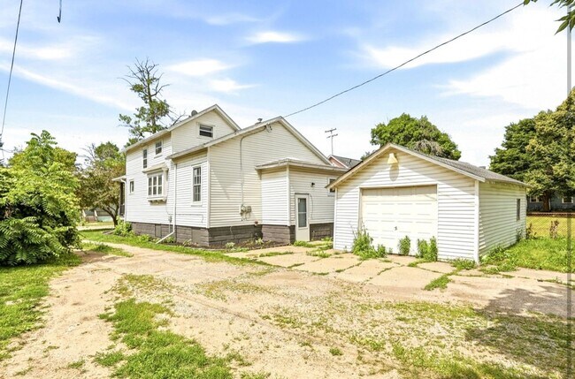 Building Photo - Updated 3BR Home – Renovated Kitchen & Detached Garage