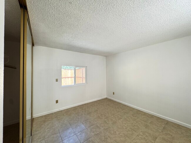 Building Photo - 2412 Sequoia Dr