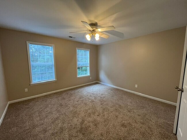 Building Photo - 440 Blue Lake Dr