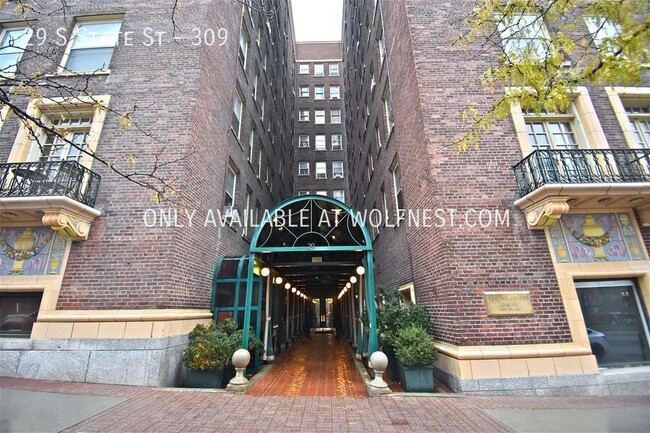 Building Photo - Remodeled Downtown Studio Condo! No Deposi...