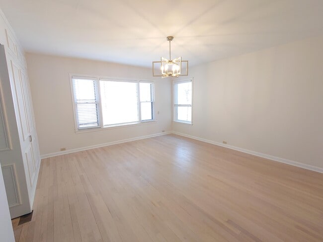 Building Photo - 3200 E Hampshire St