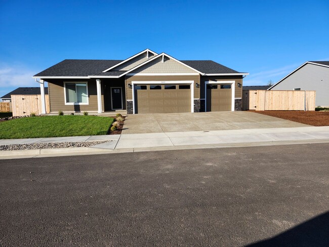 Primary Photo - Located in Millersburg ~ Gorgeous 4 Bedroo...