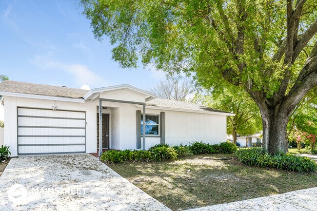 Building Photo - 13901 Bridgeport Dr