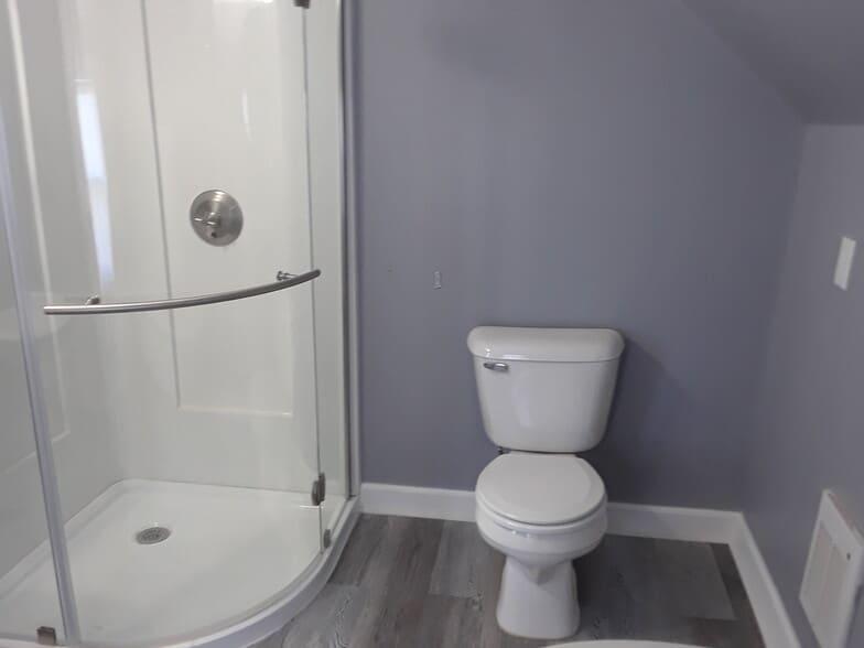 there is ALSO a clawfoot tub - 4350 Girard Ave N