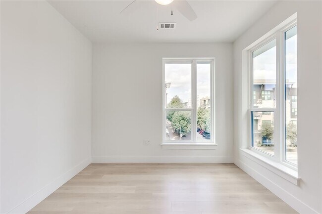 Building Photo - 1701 Simond Ave Ave