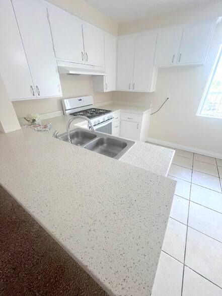 Building Photo - 538 Silverwood Ave