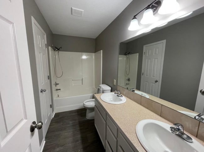 Building Photo - 5 Bedroom 3 Bath Home close to schools and...