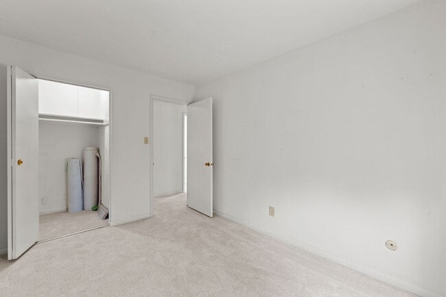 Building Photo - Townhouse for Rent in Virginia Beach!