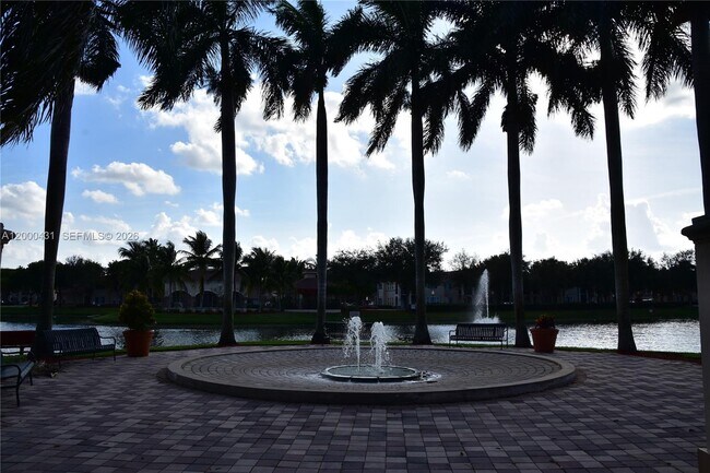 Building Photo - 2493 Centergate Dr