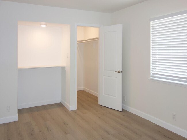 Building Photo - 323 Blossom Hill Rd