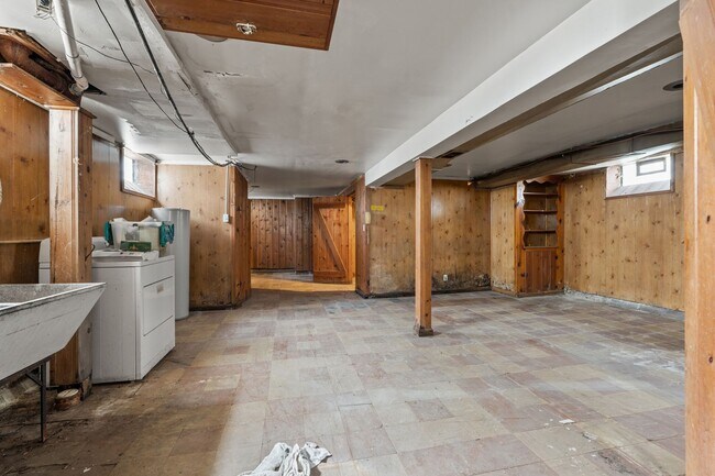 Building Photo - 9022 Northlawn St