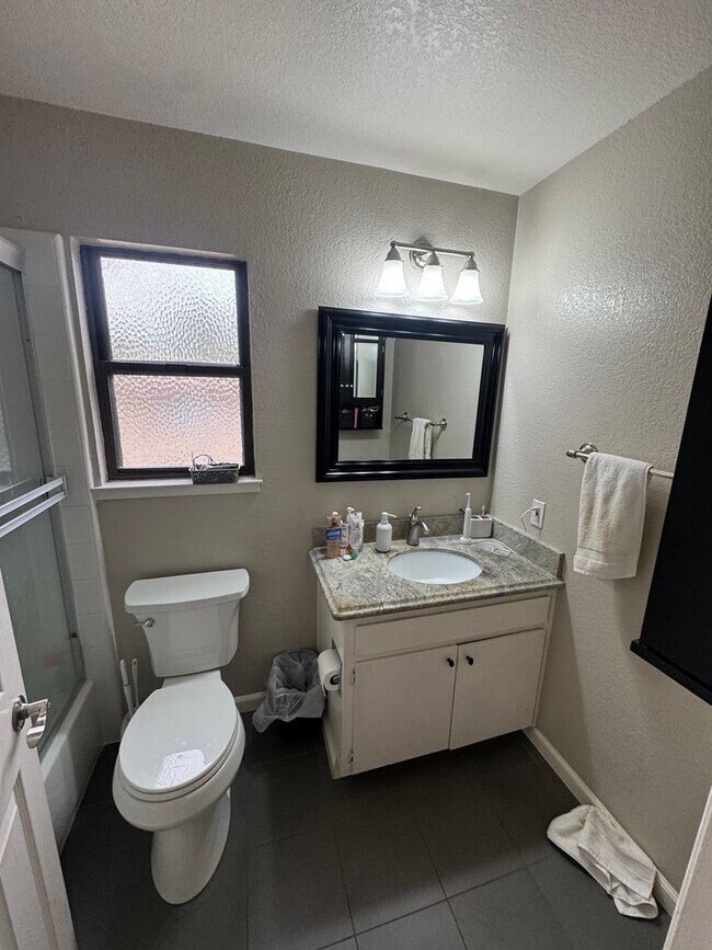 Building Photo - 509 4th St