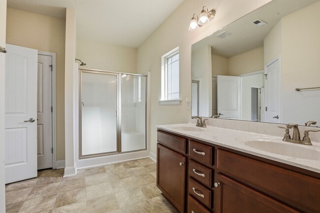 Building Photo - 52 Woodwater Cir