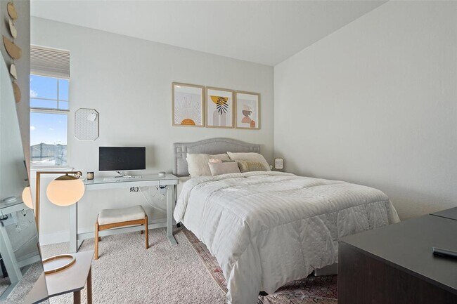 Building Photo - 8419 Laughlin Ln