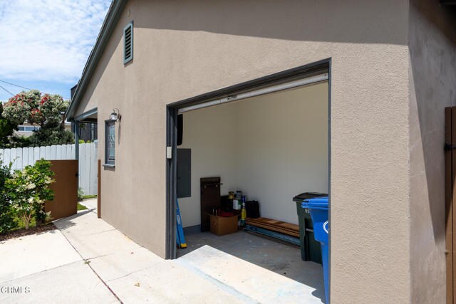 Building Photo - 117 Tujunga Ave