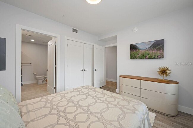 Building Photo - 1709 N Tamiami Trail