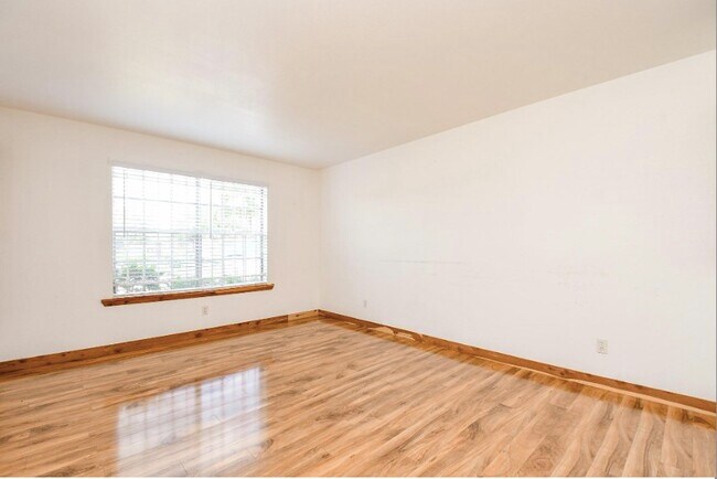 Building Photo - 7233 Beechnut St