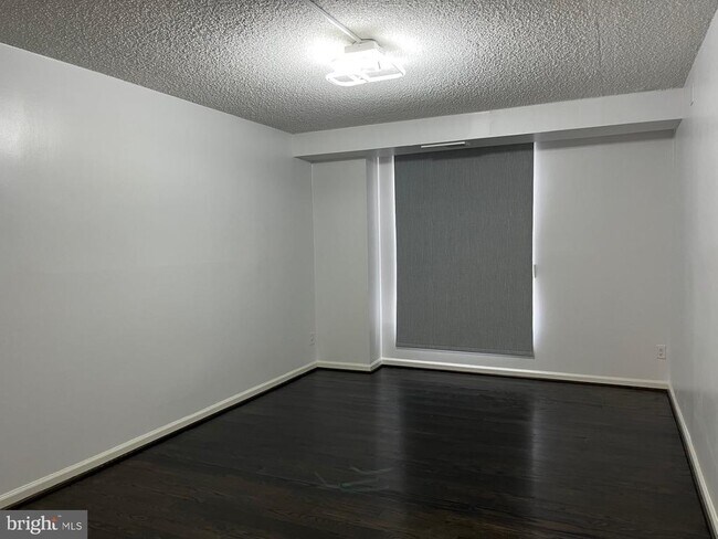 Building Photo - 1800 Old Meadow Rd