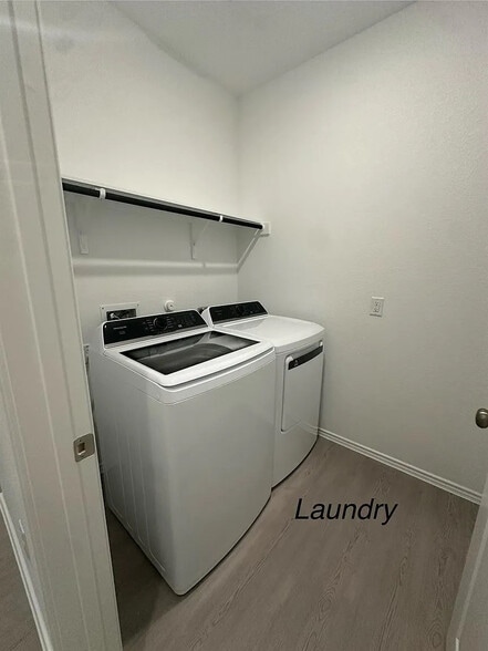 Building Photo - Room in House on Pickerel St