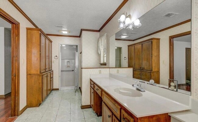 Building Photo - 1119 Meadowvale Dr