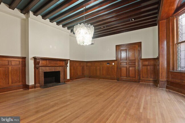 Building Photo - 812 Park Ave
