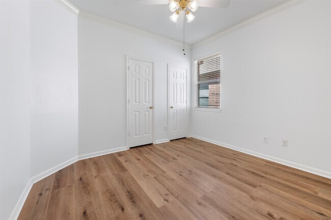 Building Photo - 23910 River Pl Dr