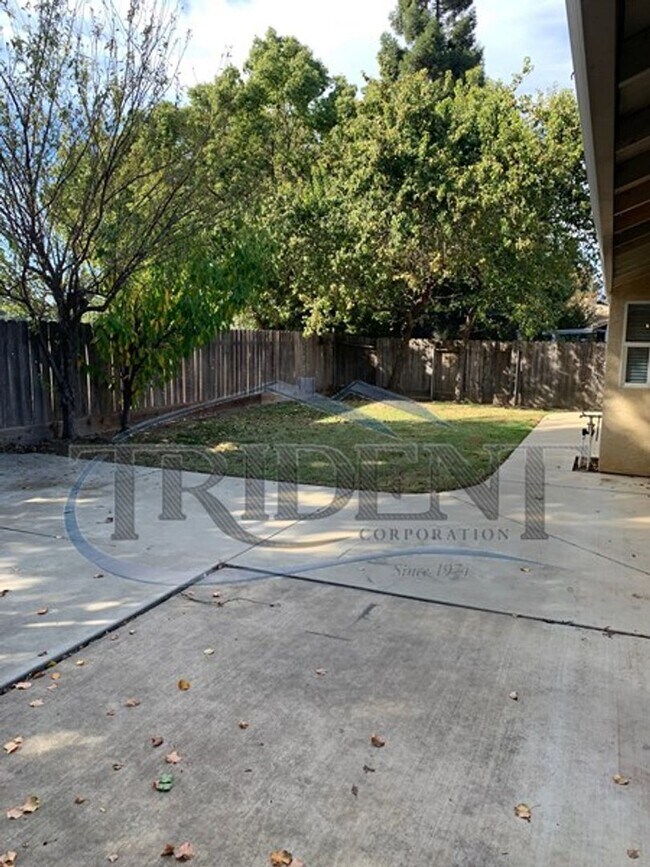 Building Photo - 2180 Gold River Dr