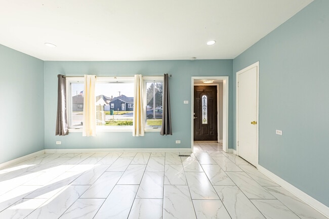 Building Photo - 7740 S Laramie Ave