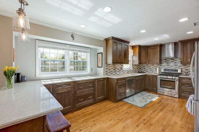 Building Photo - 5624 Kemp Ln