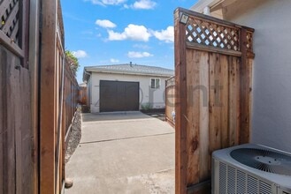 Building Photo - 1765 Landana Dr