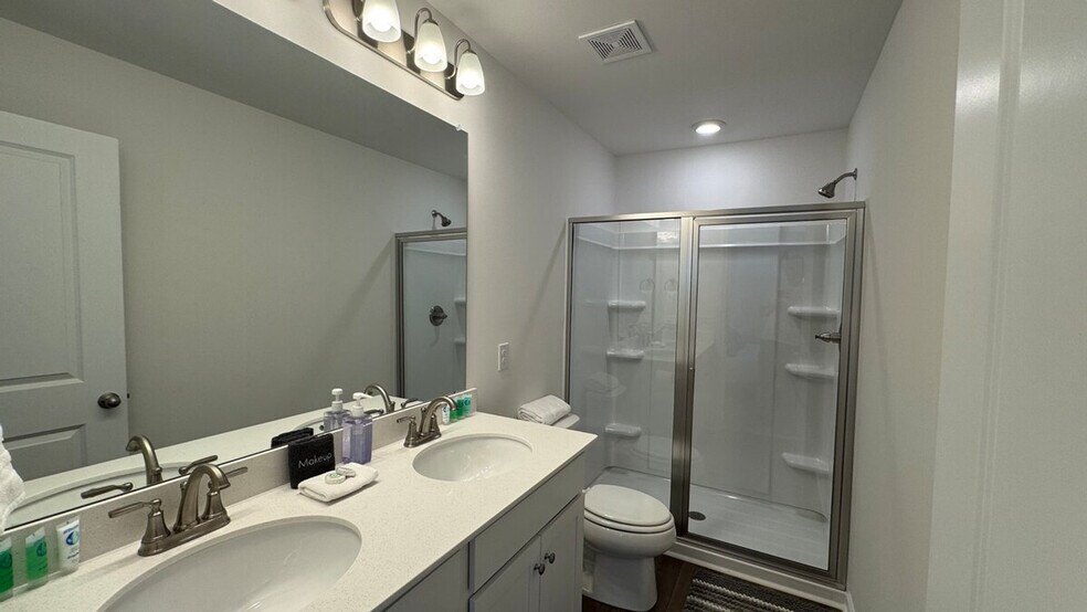 Building Photo - 153 Roxanne Dr