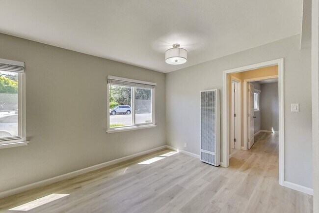 Building Photo - 1549 San Carlos Ave