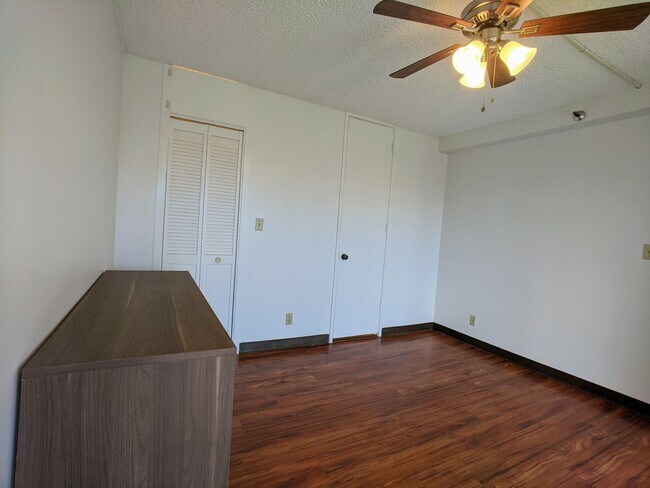 Building Photo - Golf Course, DH View 2 BR / 2 Bath w/2 Assigned Parking @ Fairway House