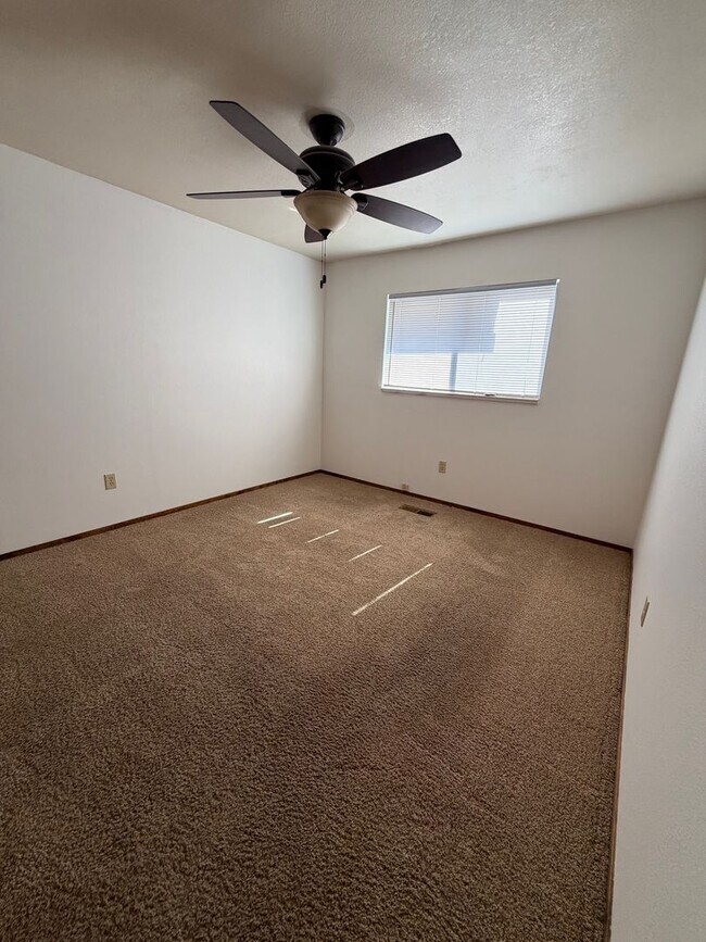 Building Photo - 2988 Pinebrook Dr