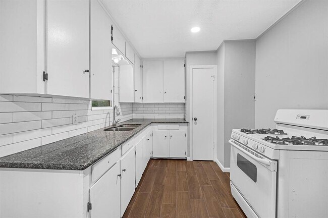 Building Photo - 1925 Ojeman Rd