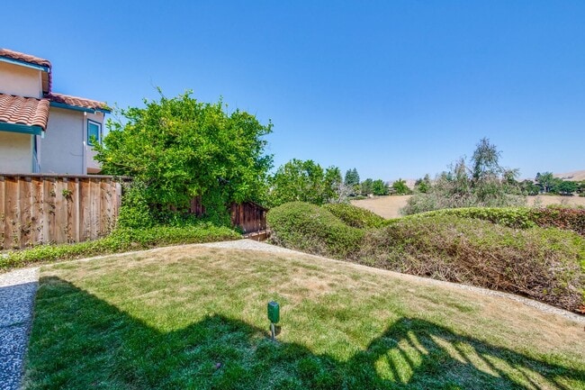Building Photo - Elegant home with top Fremont Schools