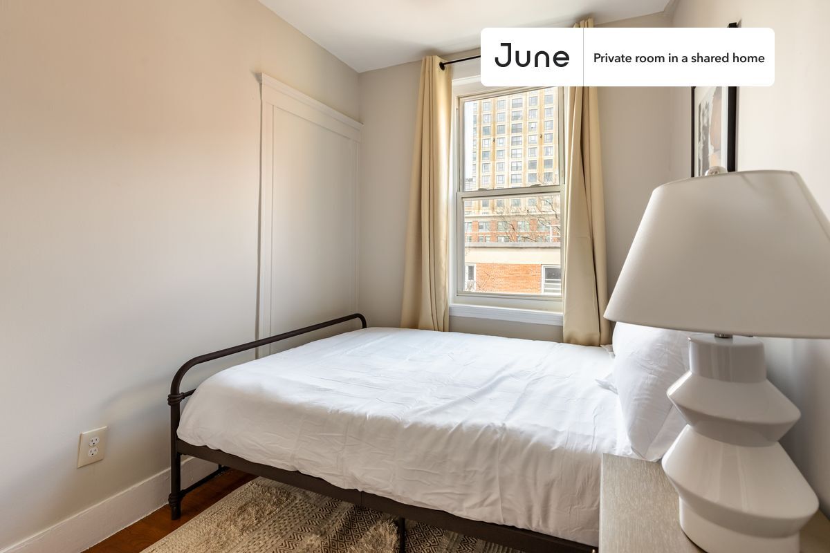 Building Photo - Private bedroom in 2 bed/1.5 bath Home