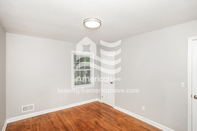 Building Photo - 1605 Edgemore Rd