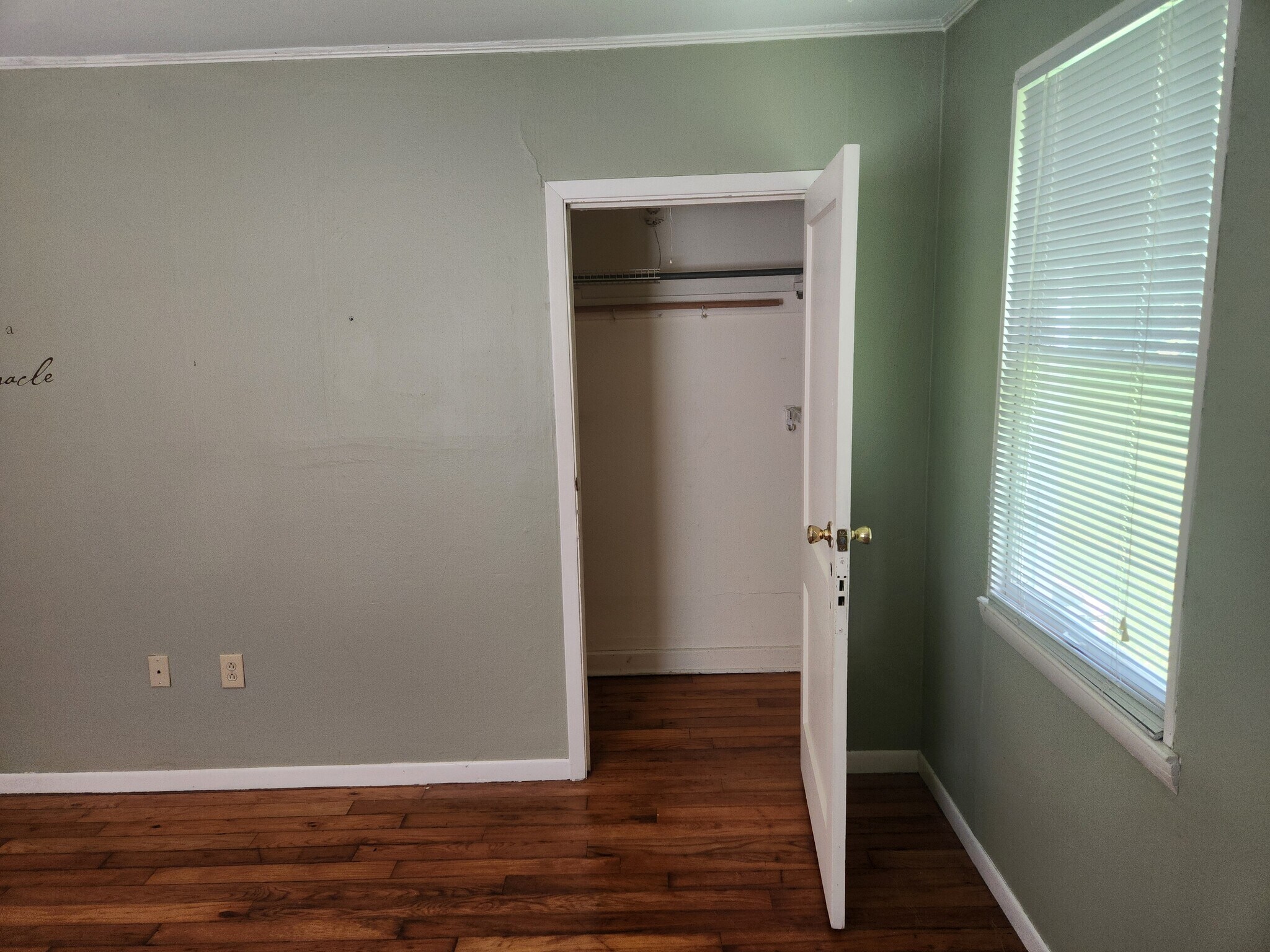 Master Br - 5112 Schubert Rd