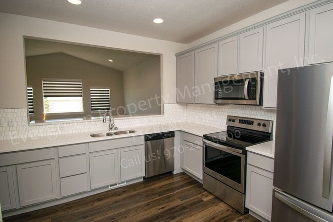 Building Photo - 298 E Chestnut St