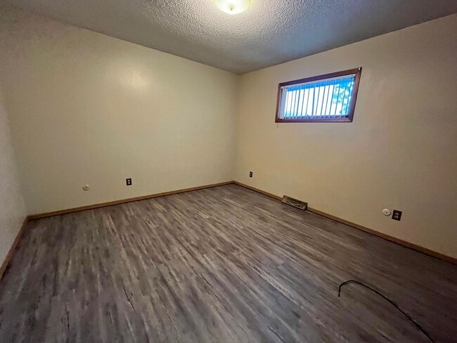 Building Photo - 2 bed 1 bath House