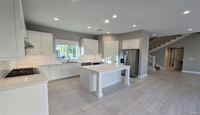 Building Photo - 145 Winnett